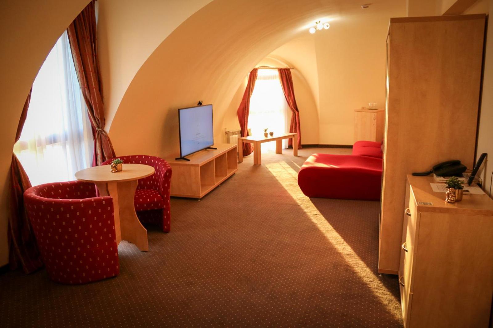 Hotel Clipa โดรเบตา-ตูร์นู เซเวริน ภายนอก รูปภาพ