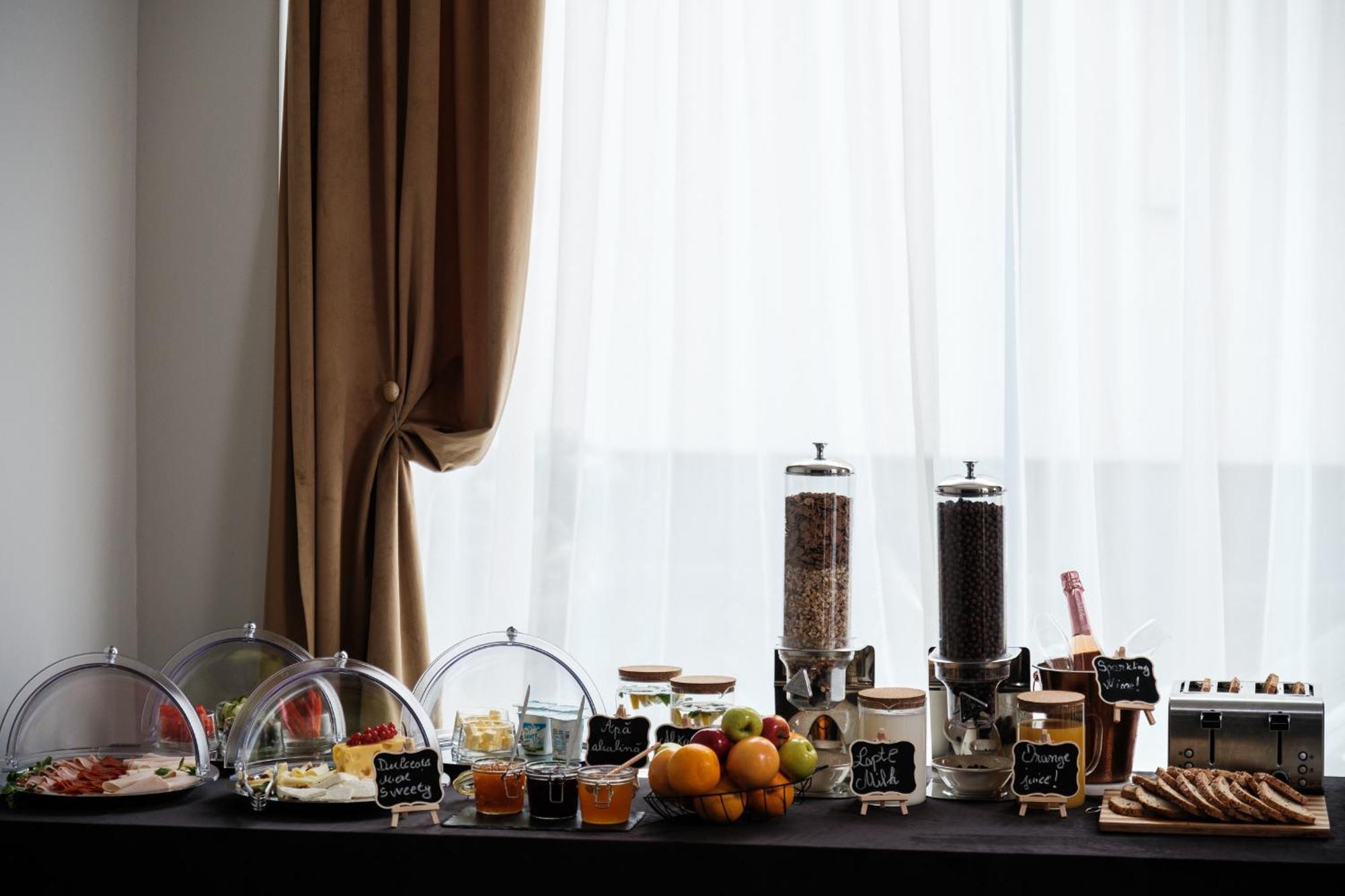 Hotel Clipa โดรเบตา-ตูร์นู เซเวริน ภายนอก รูปภาพ
